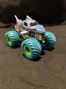 Monster Jam Ultimate Arena Playmat & Storage with Exclusive Megalodon 1:64 Green - Picture 1 of 10