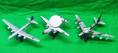 Lotto 3 Pezzi Aerei Militari Bombardieri scala 1-100--1/87  L=15 Cm Circa No Box - Immagine 1 di 4