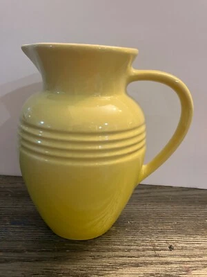 Jarra amarilla Le Creuset Foto 1 de 4