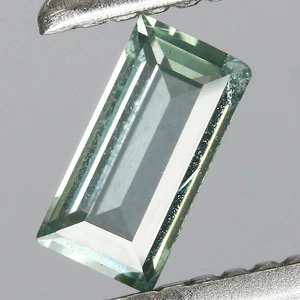 Baguette Natural Floral Green 0.12ct t.w 3.9x1.9mm Sapphire, Ceylon - Picture 1 of 4