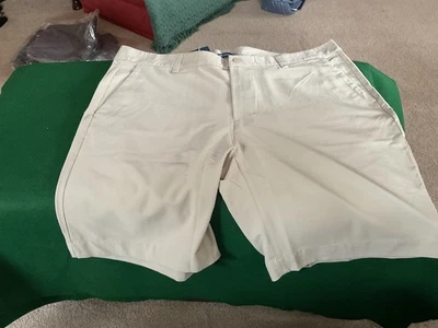 "Pantalones cortos de golf Cutter & Buck caqui con frente plano - talla 38""" Foto 1 de 4