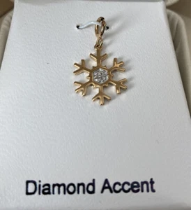 10K YELLOW GOLD SNOWFLAKE CHARM /PENDANT .7 Grams Diamond Accent Center - Picture 1 of 4
