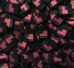 50 pcs FOLDED DOUBLE SIDED BLACK WOVEN CLOTHING SEWING LABEL - AMERICAN FLAG - Picture 1 of 1