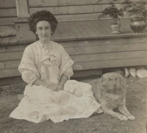 RPPC PHOTO Anna Stuly (Hungarian Bronx NY ?) & Her Dog Golden Retriever 1904-18 - Picture 1 of 9