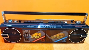 SANYO MW706F Mini Radiorecorder in schwarz. Vintage, komplett restauriert! - Picture 1 of 7