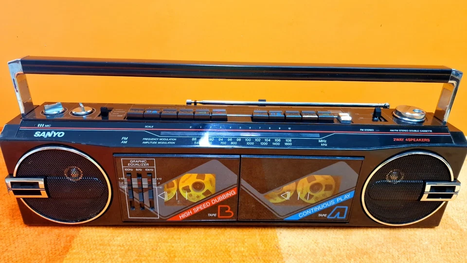 SANYO MW706F Mini Radiorecorder in schwarz. Vintage, komplett restauriert! - Bild 1 von 4