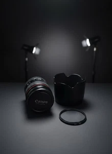 Canon EF 24-70mm F/2.8L USM Lens + Hood [Near Mint] - Picture 1 of 2