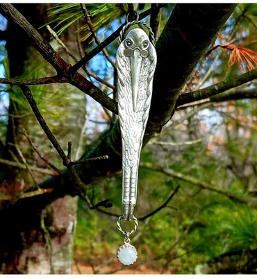 Подвеска-ложка аиста из чистого серебра с лунным камнем для родителей врачей медсестер переработанная - Изображение 1 из 4