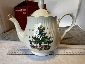 Vintage Nikko Japan Happy Holidays Christmas Teapot w/Lid Discontinued Rare - Picture 1 of 16