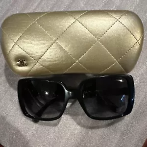 Chanel 5208-Q CC Gold Logo Chain Black Sunglasses - Picture 1 of 10