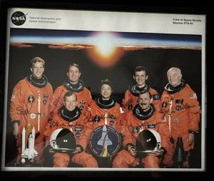 Gerahmtes NASA STS-95 Crew Foto echt handsigniert signed alle Astronauten John Glenn - Bild 1 von 9