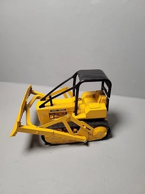 Trator de esteira ERTL John Deere 450 1:16 com cordas, 1975', sem caixa. - Imagem 1 de 4