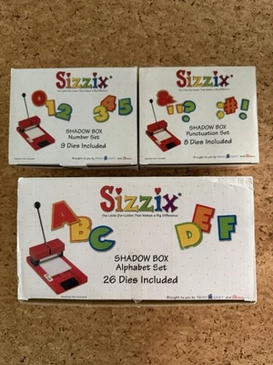 Neu in Verpackung Sizzix SHADOW BOX Alphabet Groß-/Kleinbuchstaben Zahlen Satzzeichen SCHULE - Bild 1 von 3