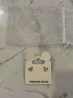 Pendientes orejas de Mickey Mouse de plata de ley Disney Foto 1 de 4