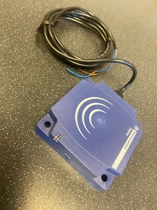 Schneider Electric Telemecanique Inductive Proximity Switch XS8D1A1MAL2 014293 - Picture 1 of 3
