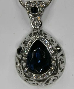 Collana cristalli a goccia blu scuro e strass con accenti di filagrana - dicembre - Foto 1 di 6