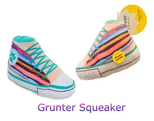 Zapatilla deportiva Top Paw Sunshine Shoe High Top - ¡Pequeño juguete de felpa para perro con Grunter Squeaker! - Imagen 1 de 4