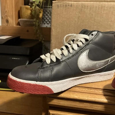 Talla 10.5 - Nike Negro Metálico Plata Blanco Suelas Hombre Foto 1 de 4