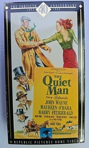 The Quiet Man VHS 40th Anniversary Edition) VHS Like New.. Worn Sleeve - Foto 1 di 4