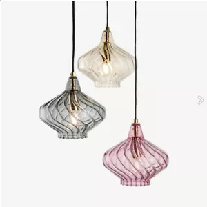 MADE.com Kaleido 3-Licht Cluster Anhänger Kronleuchter Deckenlampe - rosa Glas - Bild 1 von 6