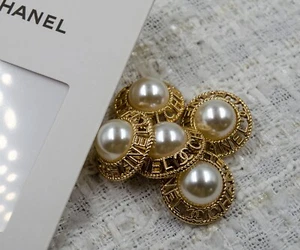 Set of 5 of vintage Chanel buttons. White Pearl with Gold trim 1 in/ 25 mm - Picture 1 of 6