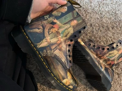 Botas Colección Museo Pascal Hogarth Dr. Martens 1460 - William Hogarth Arte M9 Foto 1 de 4