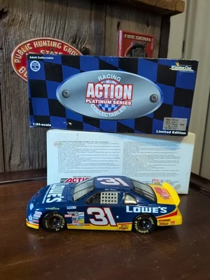 #31 Mike Skinner Lowe's Monte Carlo 1:24 Scale Stock Car Action 1997 NOS - Image 1 of 4