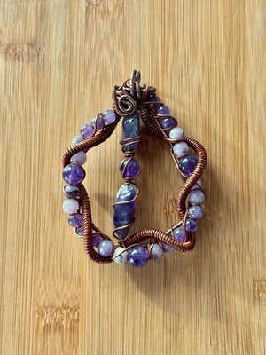 Colgante de gran tamaño envuelto en alambre de cobre amatista pulido hecho a mano Foto 1 de 4