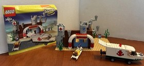 LEGO SpongeBob SquarePants: The Emergency Room (3832)100% Comp.  W/inst. No Box