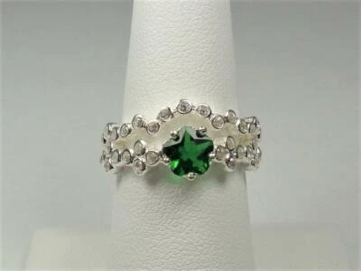 JUEGO DE ANILLOS PLATA ESTERLINA VERDE OSCURO Y BLANCO CIRCONITA PIEDRAS PROMESA TALLAS 6 y 8 Foto 1 de 4