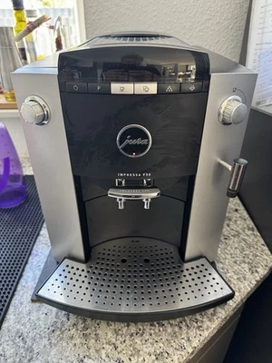 Kaffeevollautomat Jura F50 - Bild 1 von 3