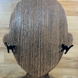 HALLOWEEN Black Cat Enamel Stud Earrings - Picture 1 of 5