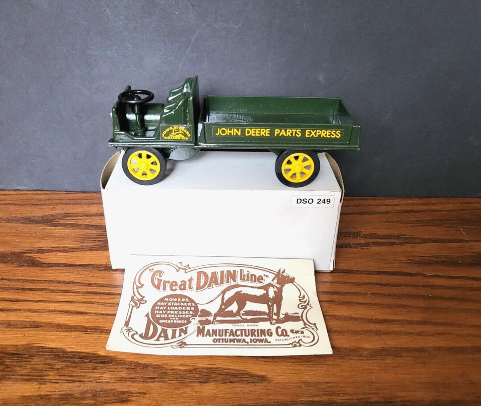VTG Early 1900s Dain Commercial Car, "John Deere Parts Express" Die Cast Scale — 第 1/4 张图片