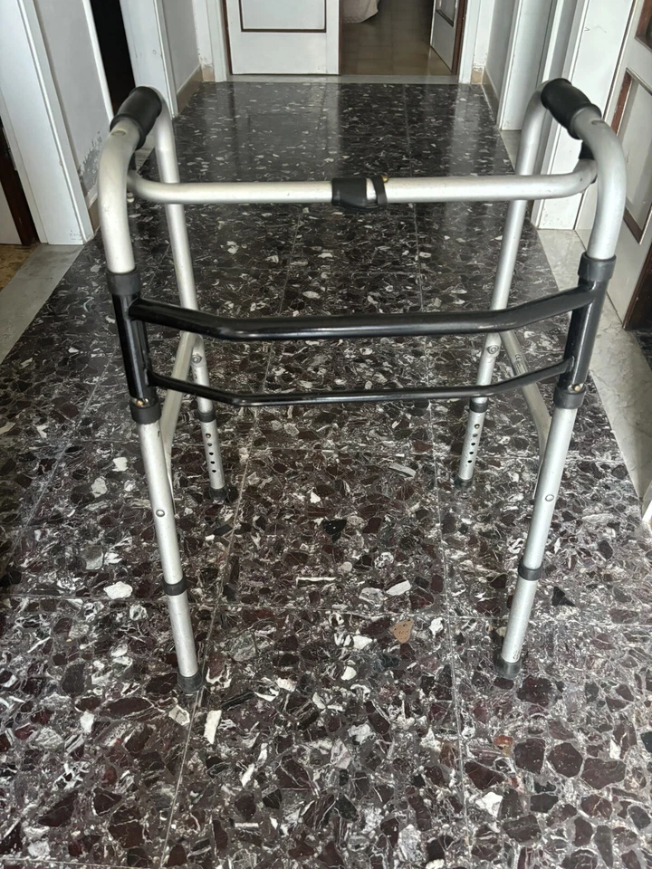 Deambulatore Pieghevole NO Ruote - Argento - Immagine 1 di 3