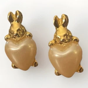 Vintage Gold Tone Bunny Rabbit Clip-On Earrings with Pearlized Heart Cabochons - Picture 1 of 4
