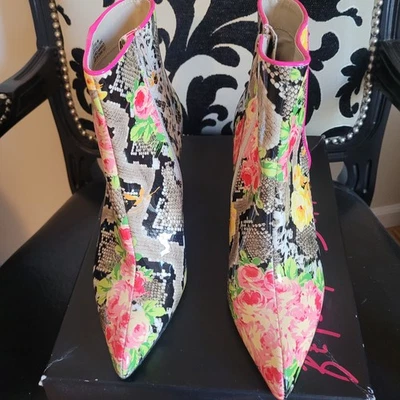 Rare NIB Betsey Johnson CAIT Pink Patent Multicolor Floral Snake Ankle Boot 9 - Image 1 of 4