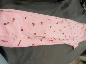 Ropa de dormir suave para salón con fondo de cereza Skims para niños talla 10 - Imagen 1 de 6