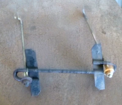 Зажим для аккумулятора Mazda 2 DY 10/02-5/05 - Изображение 1 из 2