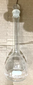Frasco volumétrico de vidrio PYREX #5641 con tapón TC para contener 100 ml ± 0,16 ml @20c - Imagen 1 de 5
