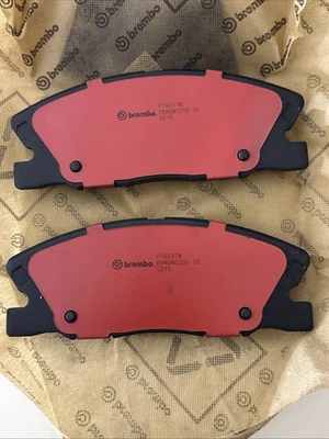 Juego de pastillas de freno delanteras cerámicas Brembo P18037N Performance para Dodge Charger 14-23 Foto 1 de 4