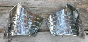 2 protectores de piedra de 1940 protectores de grava de aproximadamente 11,5" x 11,5" 5 clavijas de montaje 4 costillas - Imagen 1 de 7