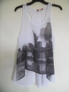 Camiseta sin mangas para mujer Body Central blanca con estampado de la ciudad de Nueva York espalda deportiva pequeña - Imagen 1 de 3