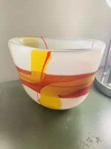 Grande vaso in vetro artistico unico multicolore modernista di Stiklo Studija - Foto 1 di 5