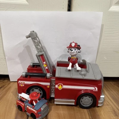 Paw Patrol - Camión de bomberos Marshall on a Roll con sonidos de sirena en funcionamiento y figura  Foto 1 de 4
