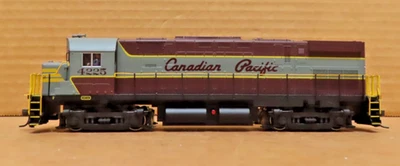 Atlas HO #10 000 219 Canadian Pacific Railway C-424 Phase 3 Locomotive Road#4225 - Image 1 of 4