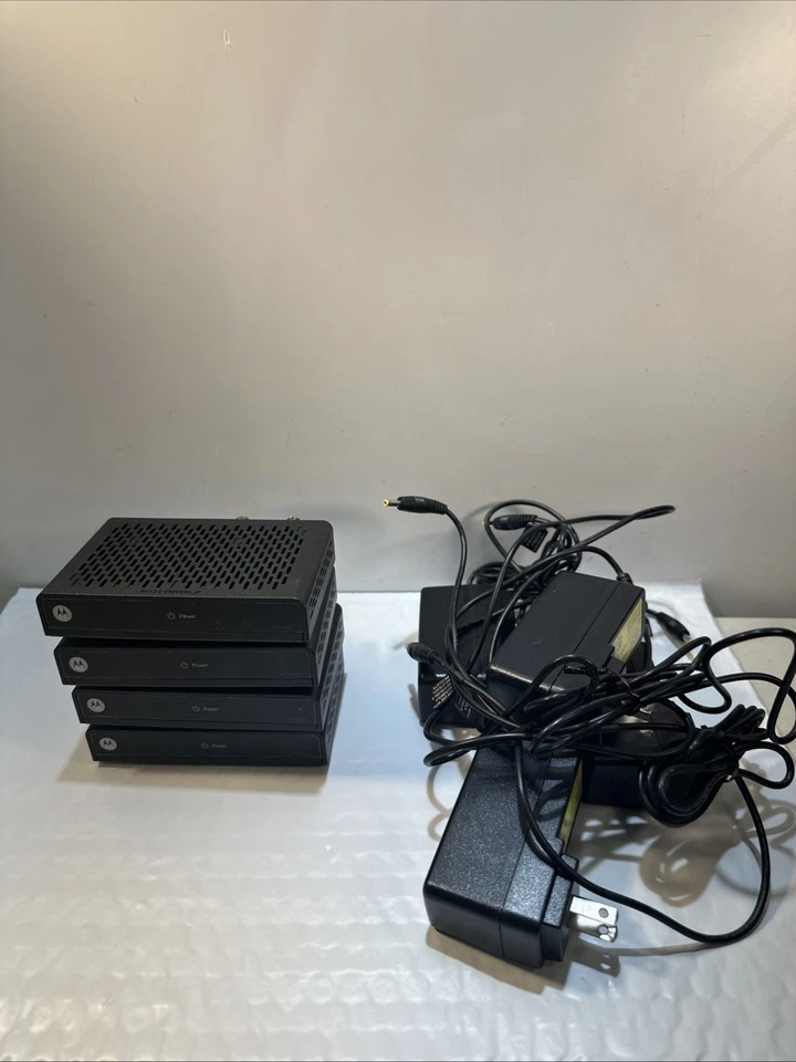 Lote de 4 adaptadores digitales Motorola HD-DTA100u/4301/000 Foto 1 de 4