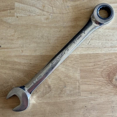 Llave combinada de trinquete Husky 17 mm 12 puntos Foto 1 de 4