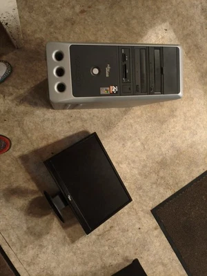 Fujitsu Siemens PC Und Monitor Siehe Fotos müsste Funktionieren - Bild 1 von 4