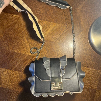 Bolso Bandolera Ivanka Trump Cadena Cuero - Negro - Gris - Tostado con Cierre Dorado Foto 1 de 4