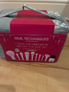 Real Techniques Brush & Cleanse set - NEW - Picture 1 of 1